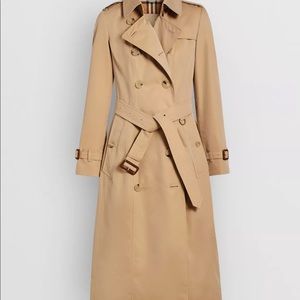 Burberry Raincoat / trenchcoat